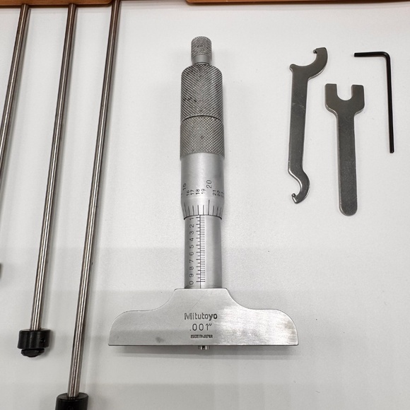 Mitutoyo 129-127 Depth Micrometer DMC 2.5 - 4 in orange hard case w/ foam insert - Picture 3 of 11